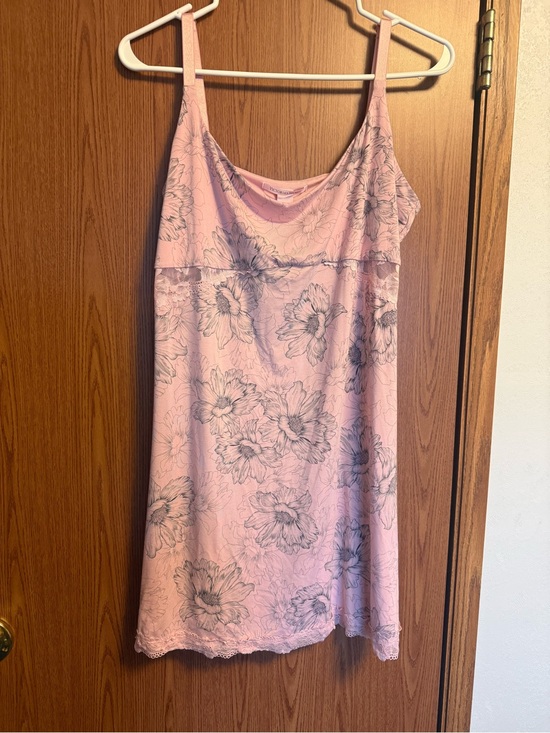 Victoria's Secret Other - Victoria's Secret Pink Floral Lace-Trim Slip
